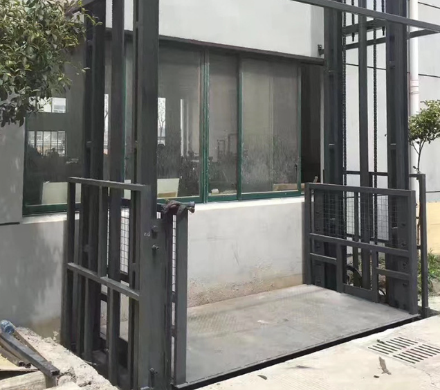 鹤岗导轨式施工升降机助力民生工程提速增效