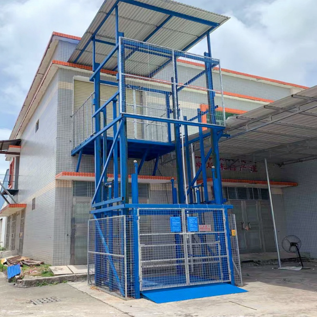 鹤岗建材厂室外升降货梯安装