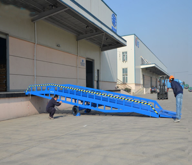 鹤岗移动式登车桥应用